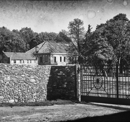 PAŁAC SIEROSZÓW WSTAJE Z RUIN